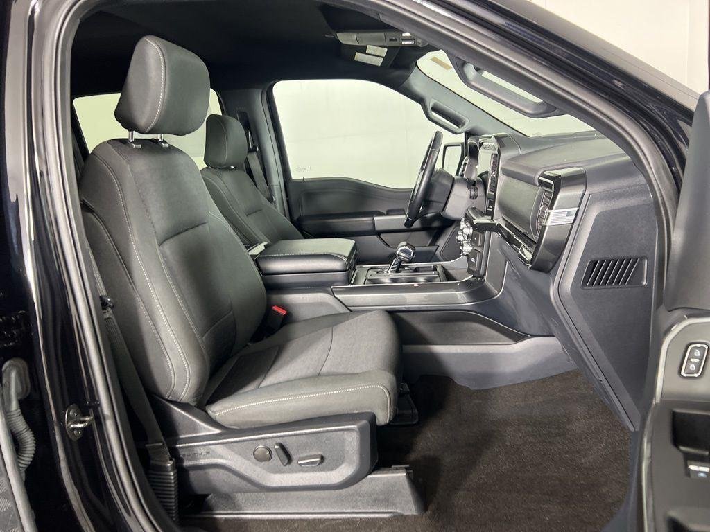 Used 2022 Black Metallic Ford XLT image 22