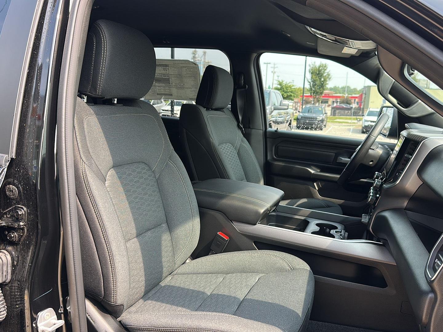 2026 RAM 1500 Express - Photo 30