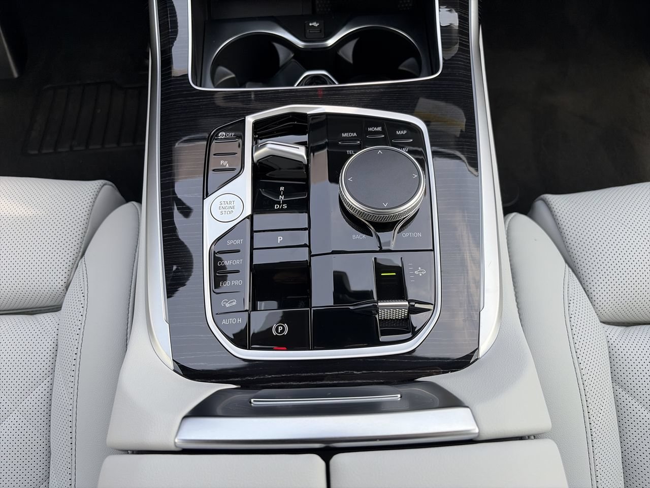 New 2027 Dravit Grey Metallic BMW xDrive40i image 28