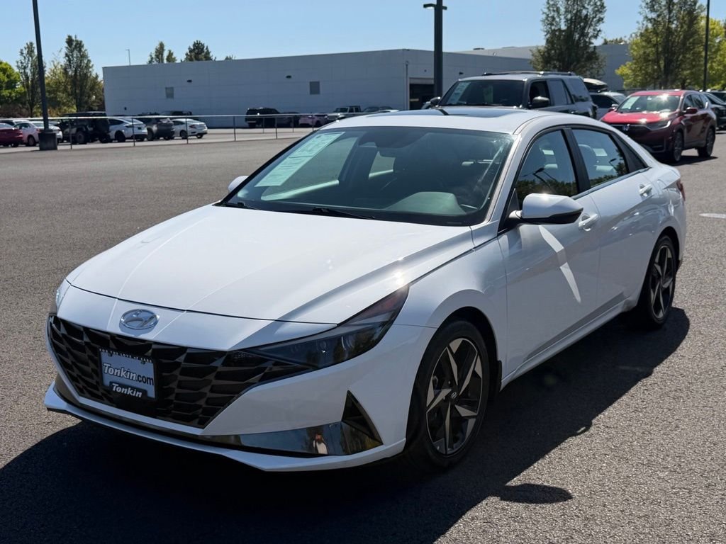 Used 2023 Lunar White Hyundai Limited image 4