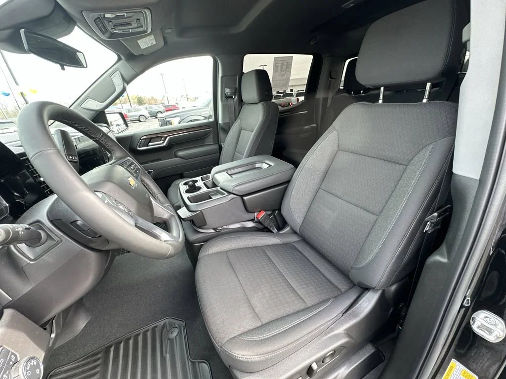 Used 2025 Black Chevrolet LT image 16