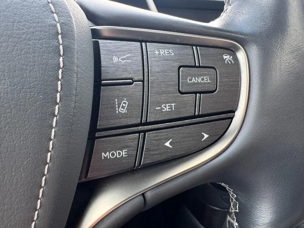 Used 2018 Ultra White Lexus 500 Base image 19