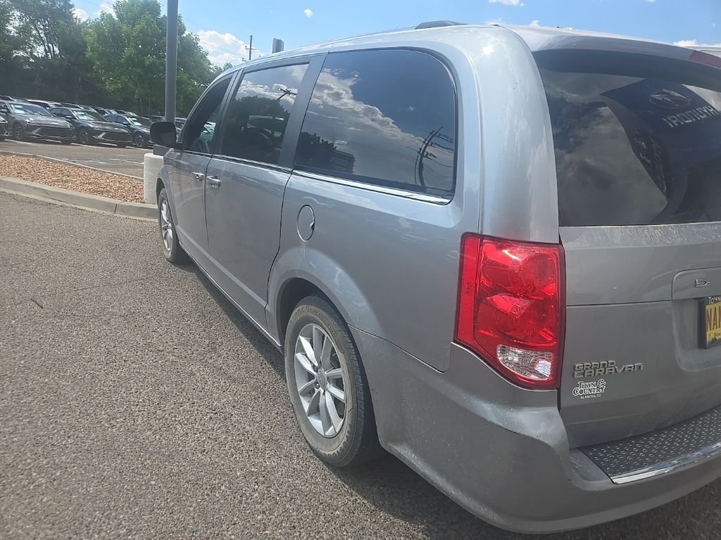 Used 2019 Silver Dodge SXT image 4