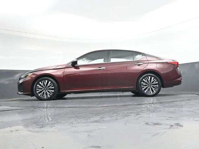 Used 2025 Red Nissan 2.5 SV image 35