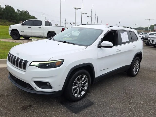Used 2021 White Jeep Latitude Plus image 3