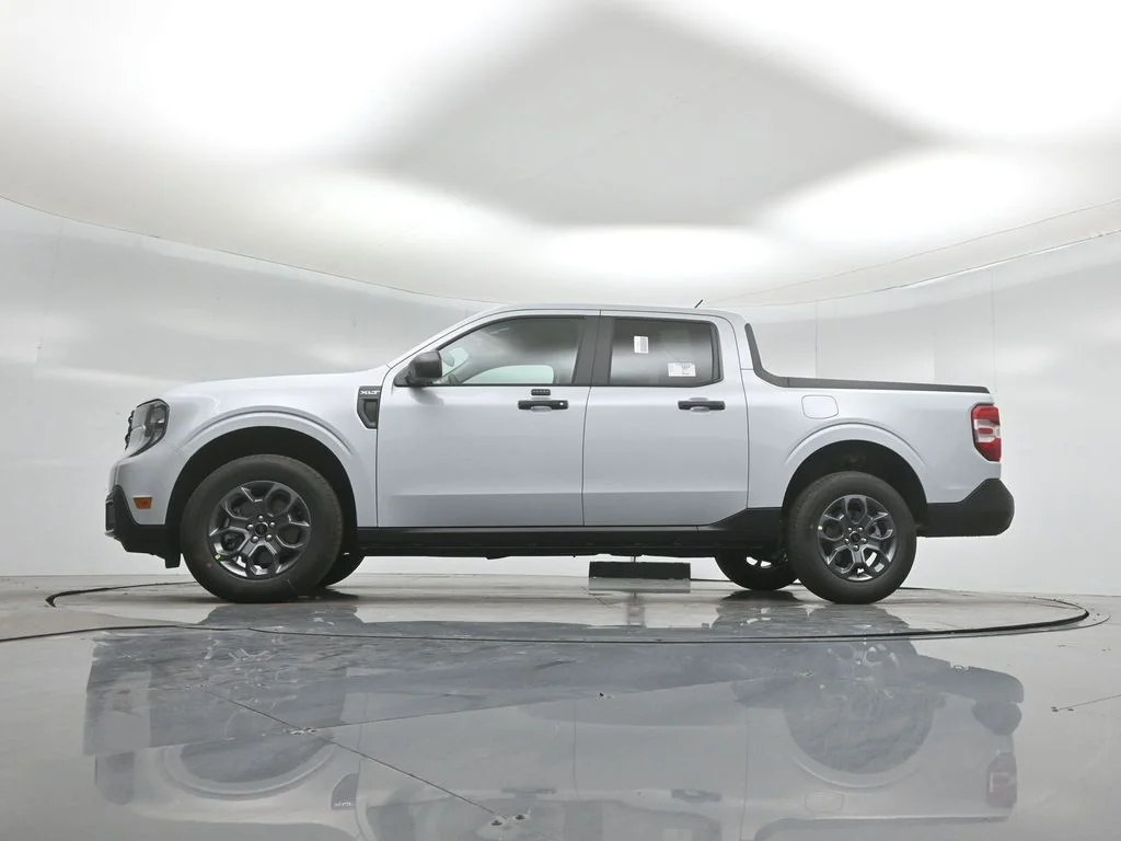 New 2026 Space White Metallic Ford XLT image 44
