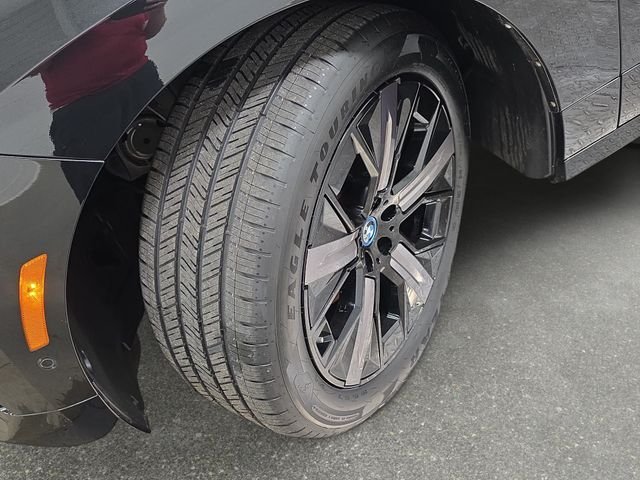 Used 2024 Black Sapphire Metallic BMW xDrive50 image 30