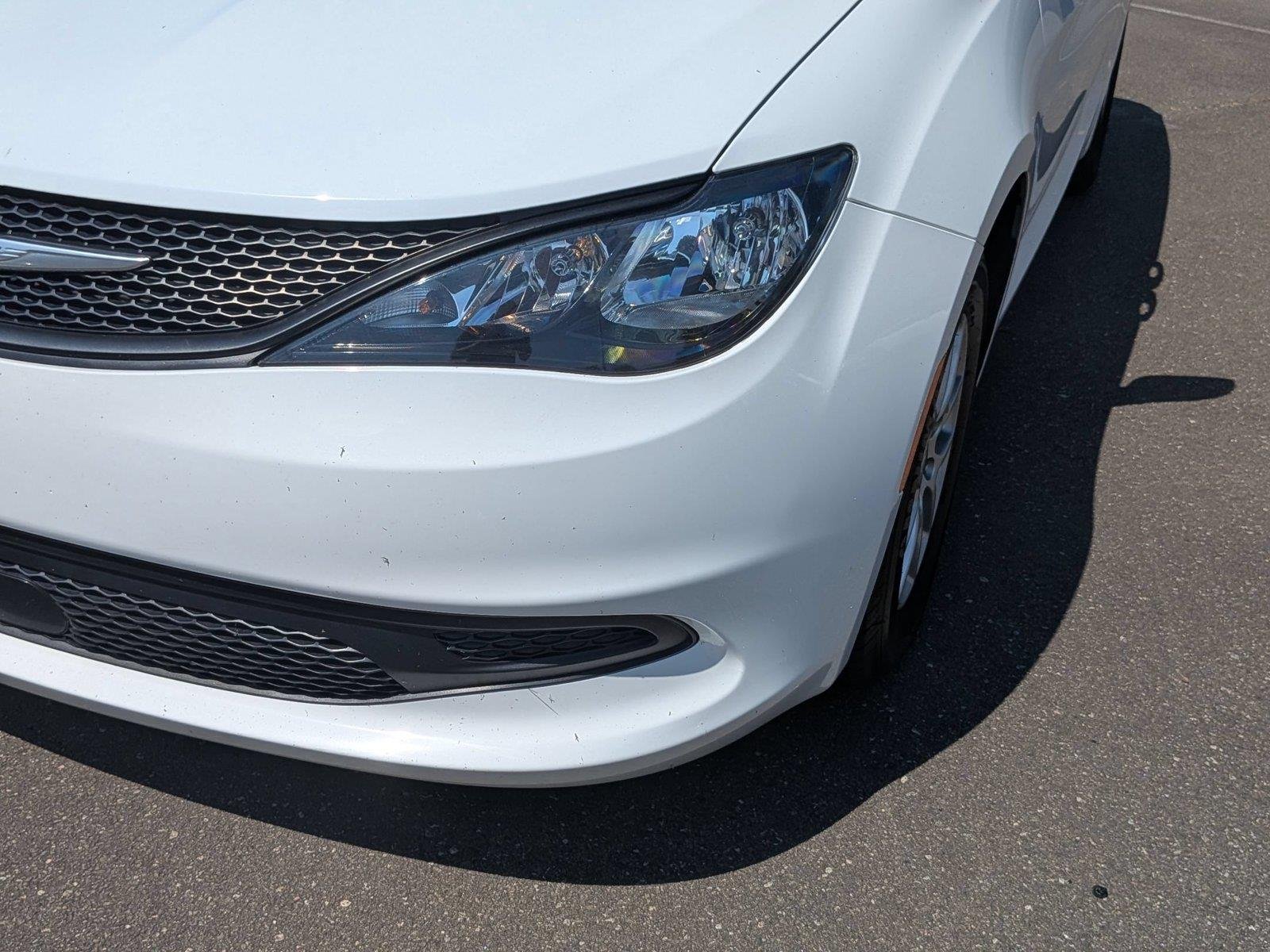 Used 2023 Bright White Clearcoat Chrysler LX image 9