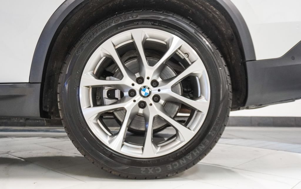 Used 2023 White BMW sDrive40i image 42
