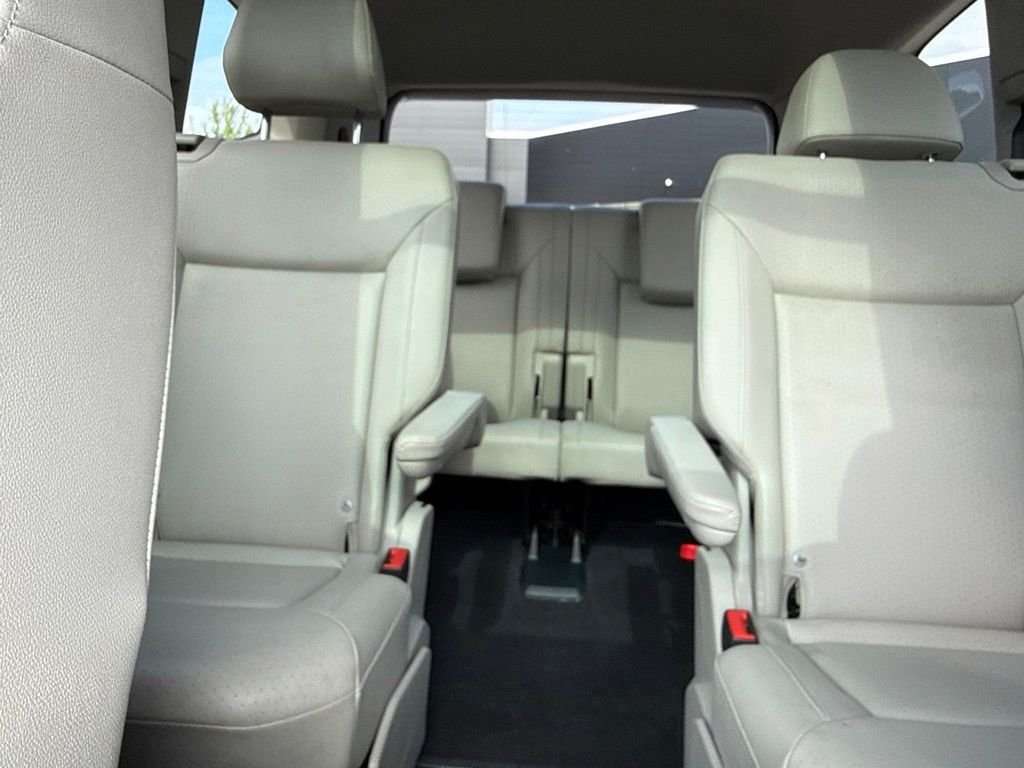 Used 2019 Black Volkswagen SEL image 26