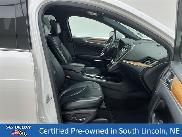 Certified Used 2019 White Platinum Metallic Tri-Coat Lincoln Reserve image 28