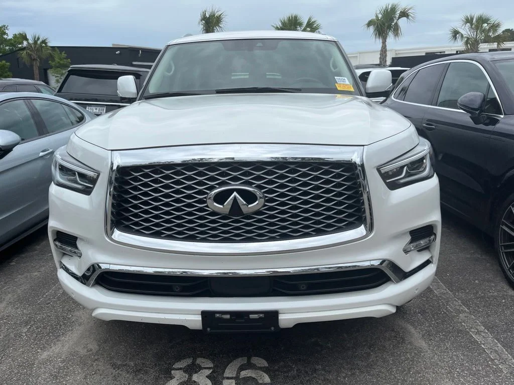 Used 2020 White INFINITI LUXE image 3