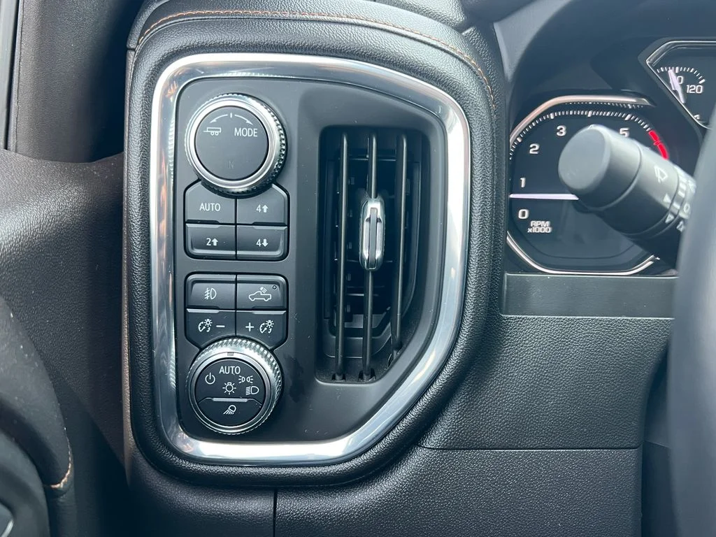 Used 2021 Black GMC AT4 image 19