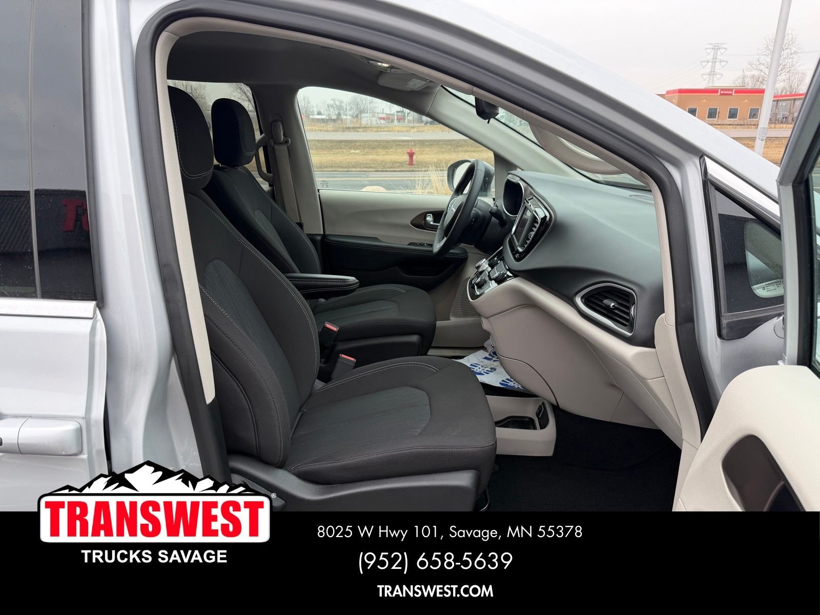 Used 2024 Silver Chrysler LX image 21