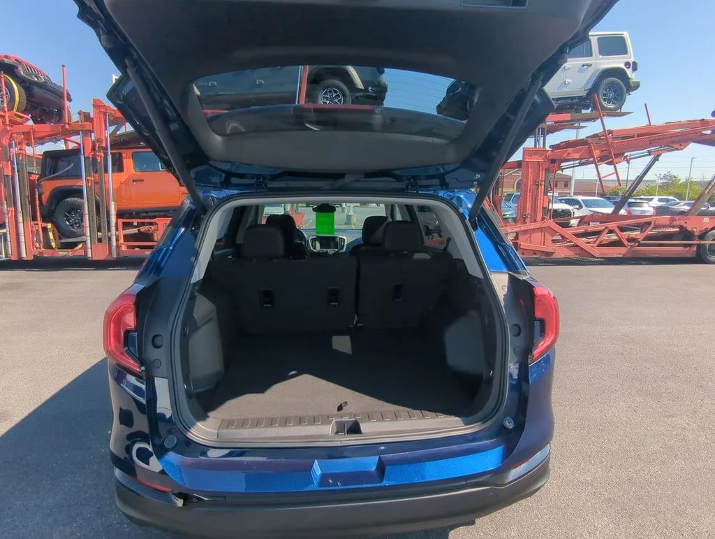 Used 2023 Blue GMC SLE image 23