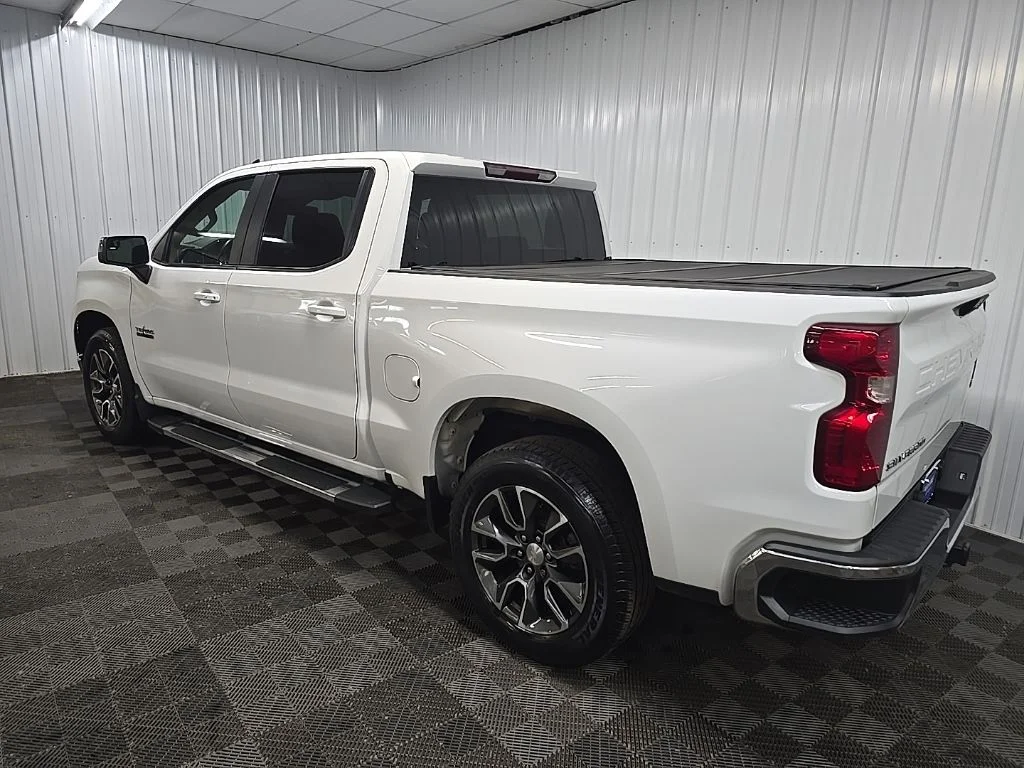 Used 2022 White Chevrolet LT image 9