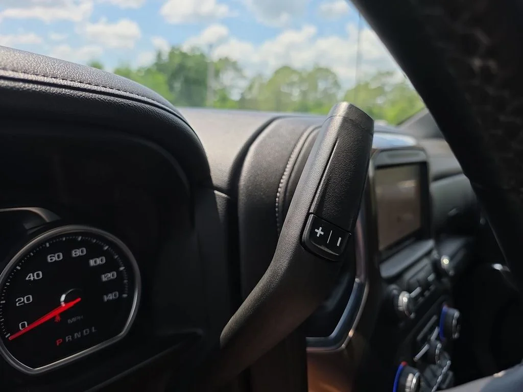 Used 2023 Red Chevrolet High Country image 26