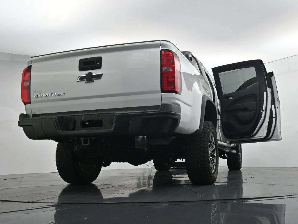 Used 2019 White Chevrolet ZR2 image 29