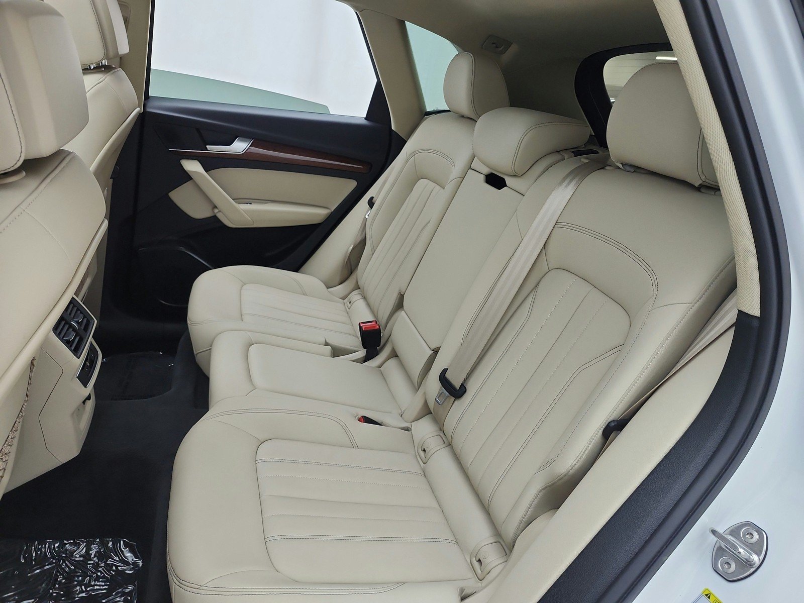 Used 2023 Ibis White Audi Premium 40 TFSI quattro image 15