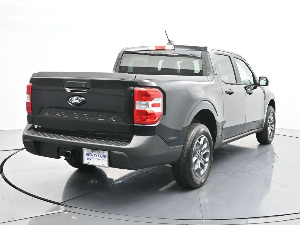 New 2025 Shadow Black Ford XLT image 8
