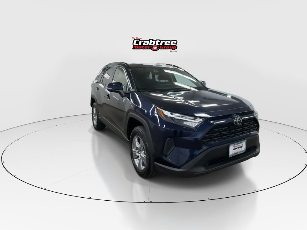 Used 2025  Toyota XLE image 2