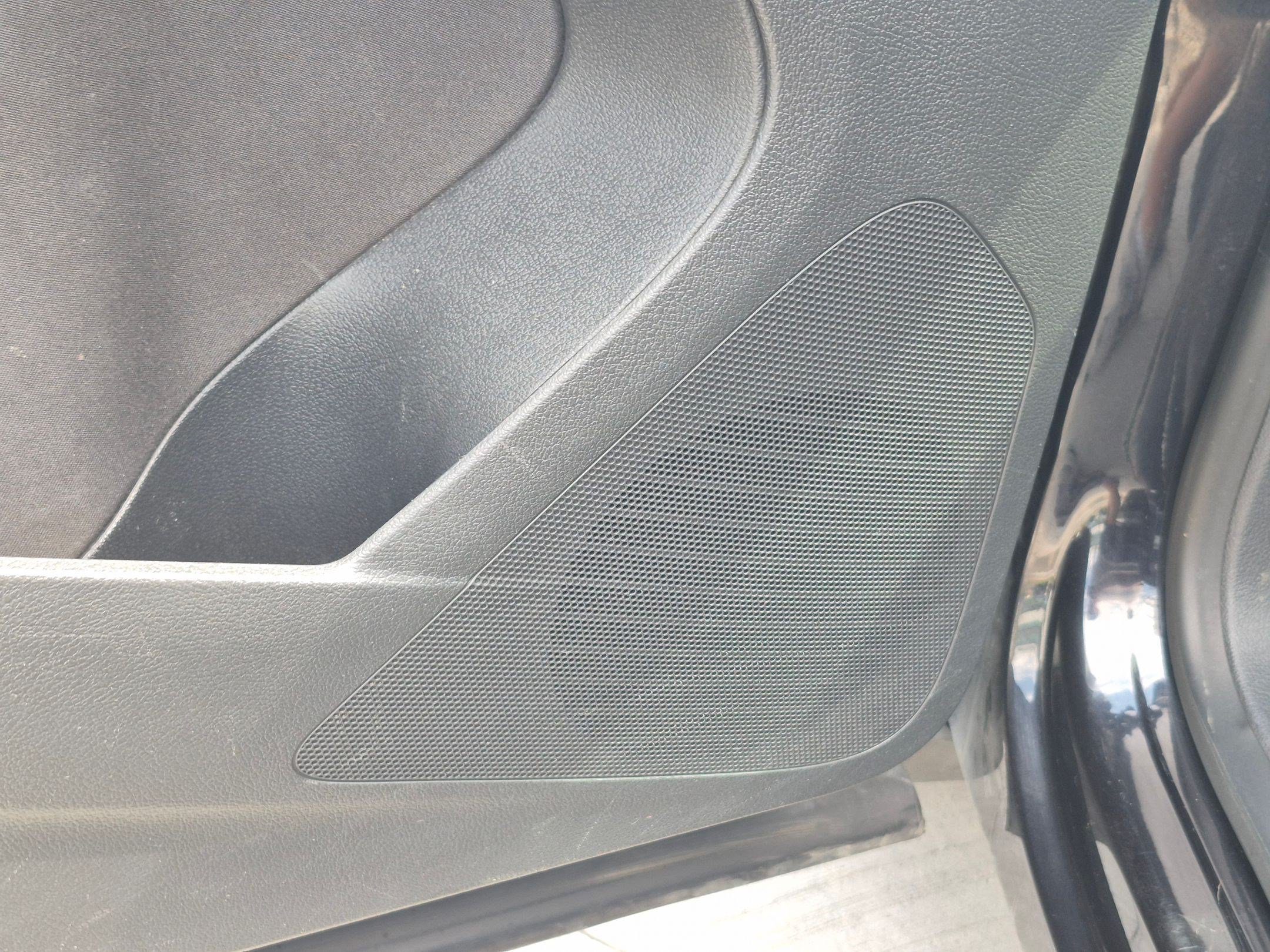 Used 2009 Black Volkswagen SE image 14