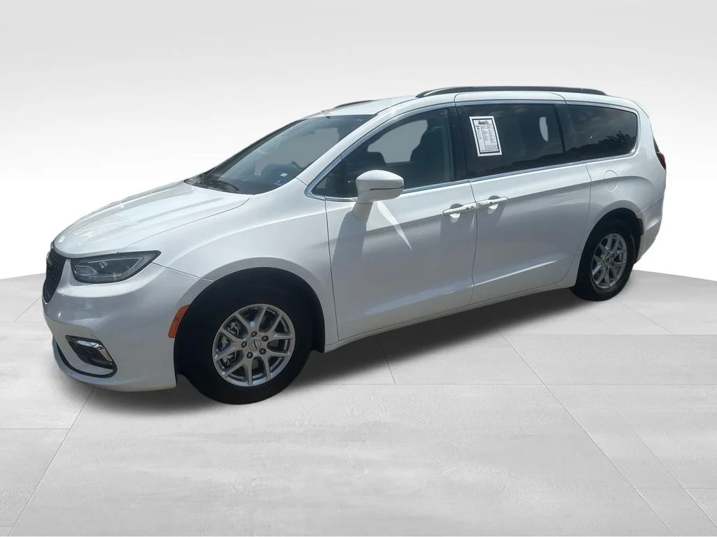Used 2022 White Chrysler Touring L image 4