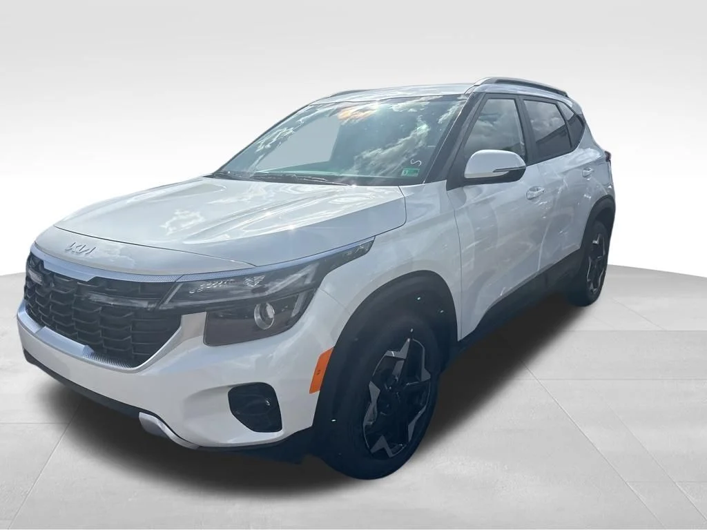 Used 2024 White Kia SX image 9