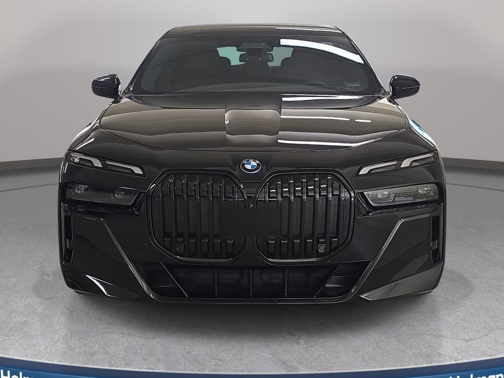 Used 2023 Black Sapphire Metallic BMW xDrive60 image 3