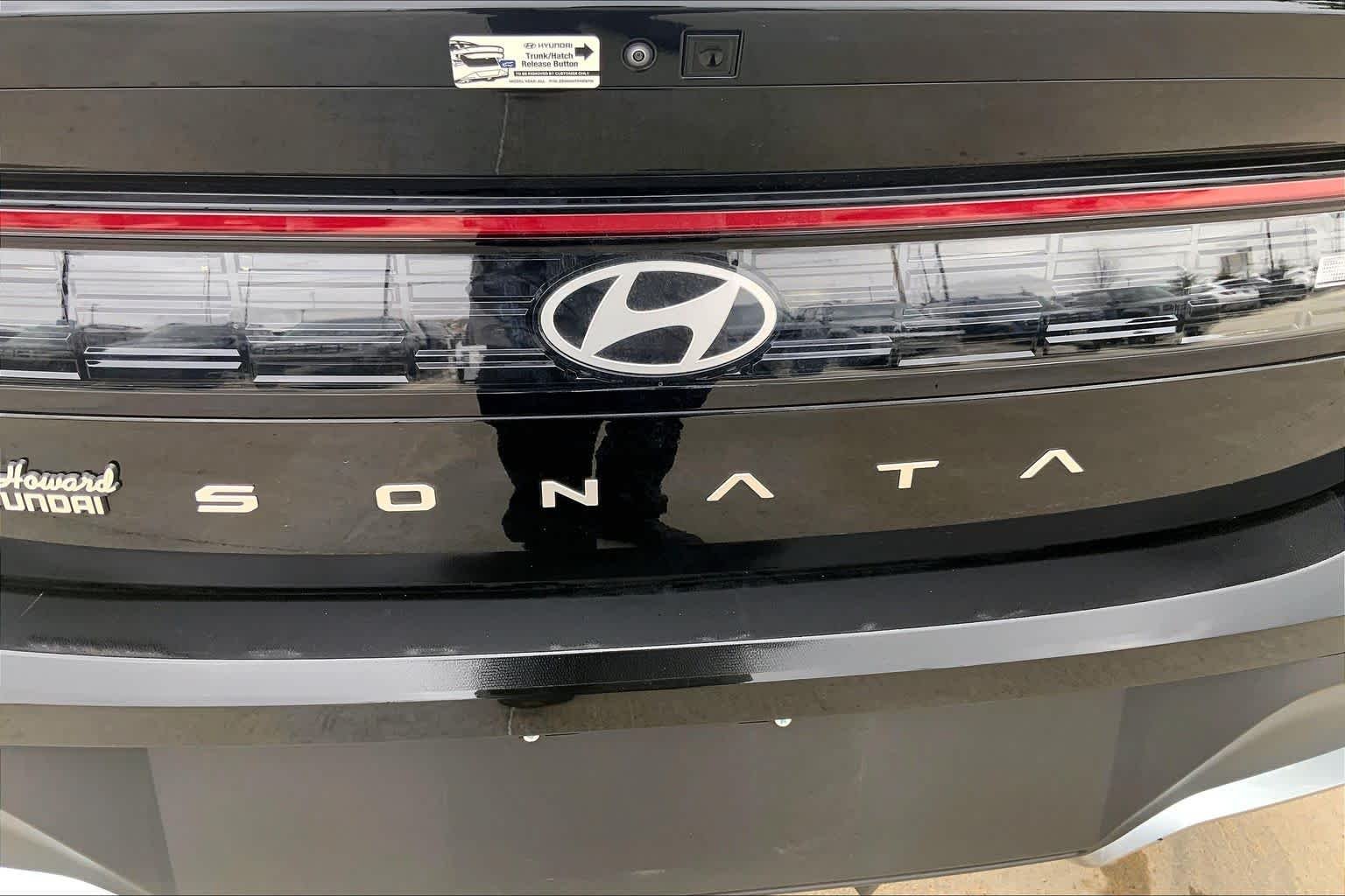 Used 2025 Abyss Black Hyundai SE image 32