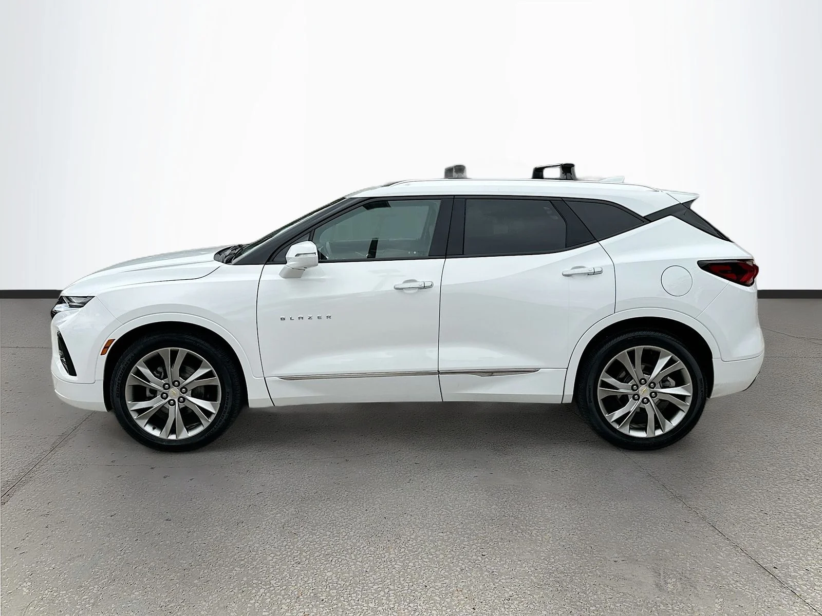 Used 2019 White Chevrolet Premier image 4
