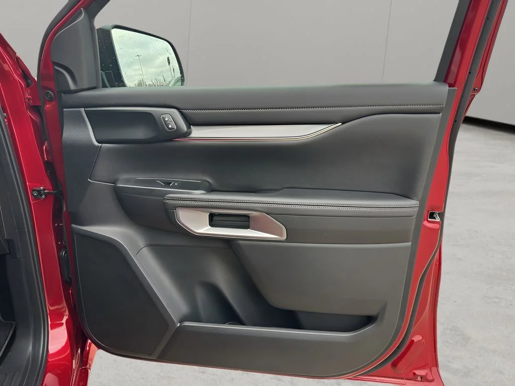 New 2025 Ruby Red Metallic Tinted Clearcoat Ford LARIAT® image 31