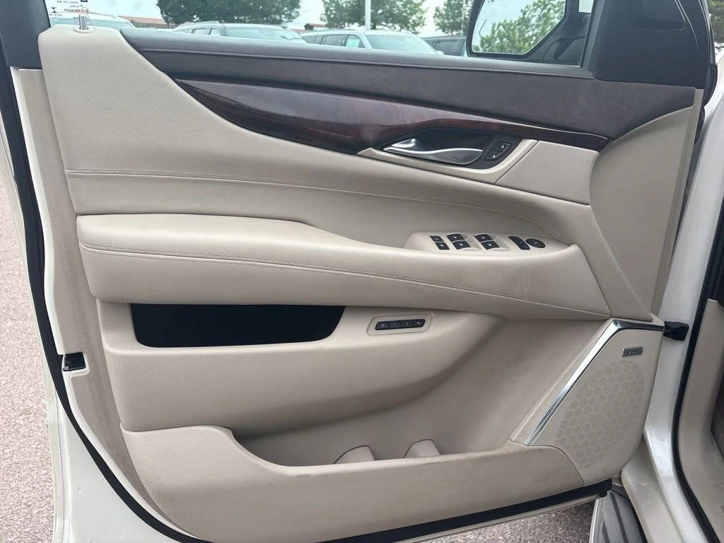 Used 2015 White Cadillac Luxury image 9
