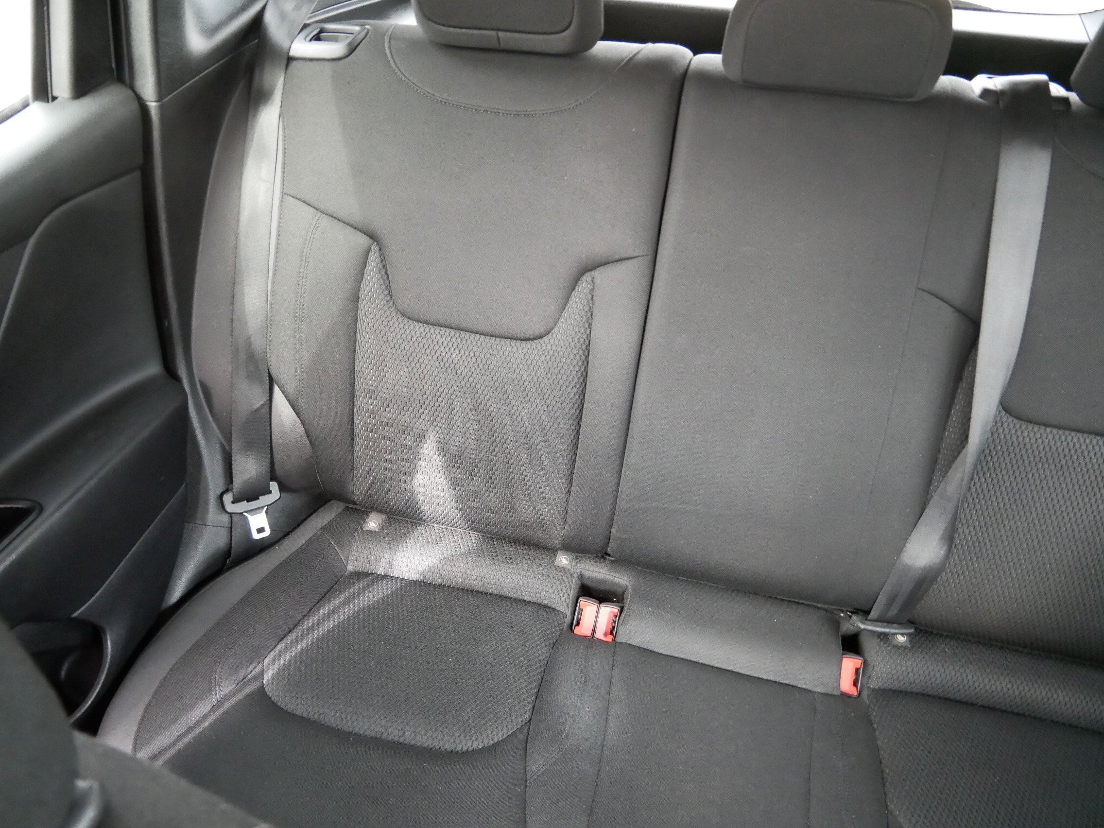 Used 2018 Granite Crystal Metallic Clearcoat Jeep Altitude image 12