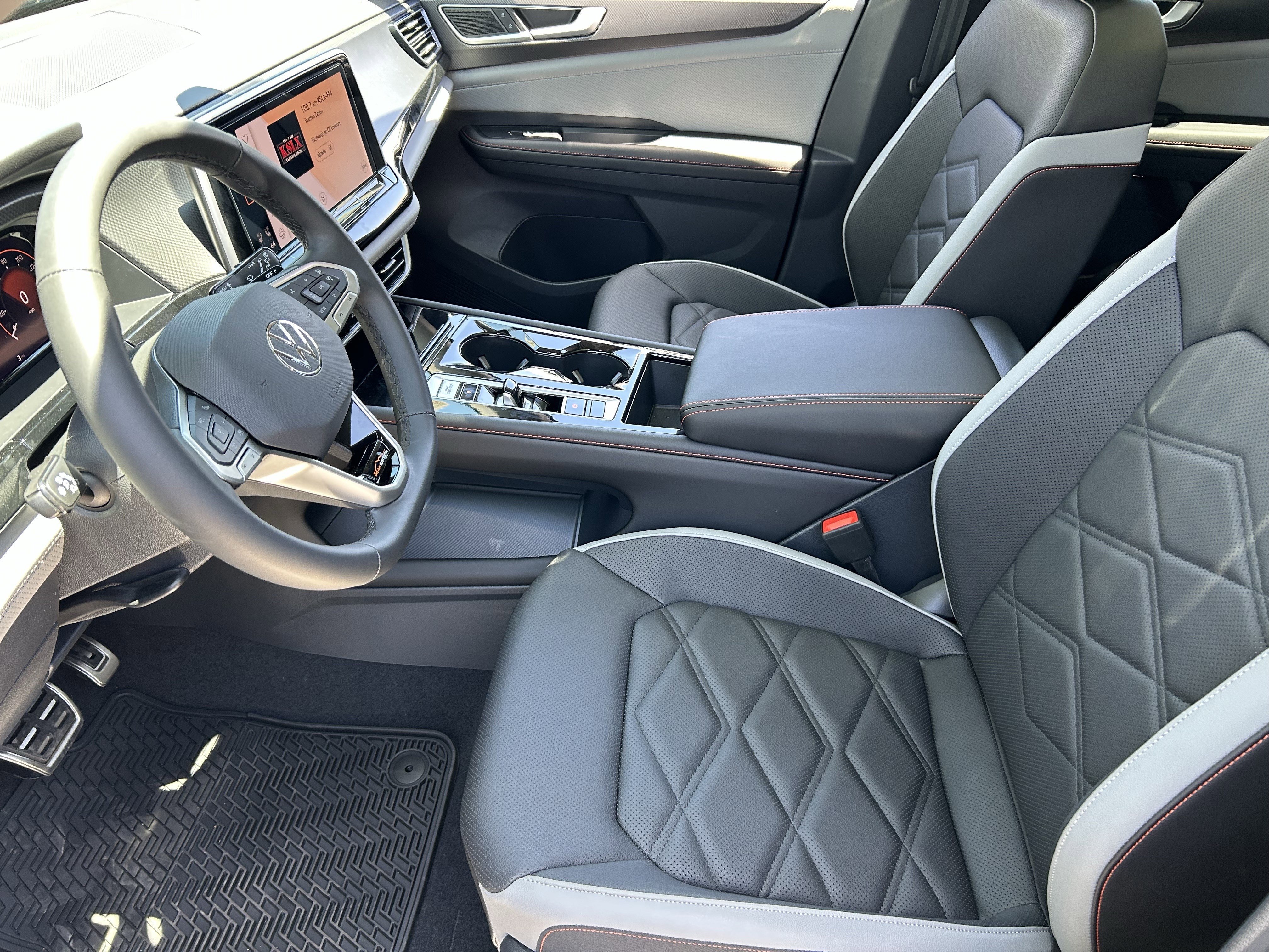 New 2026 Deep Black Pearl Volkswagen 2.0T Peak Edition image 15