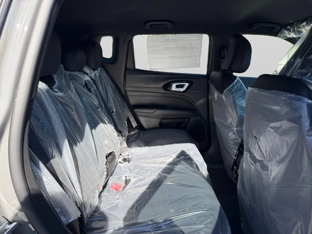 New 2026 Sting-Gray Clear-Coat Exterior Paint Jeep Latitude image 18