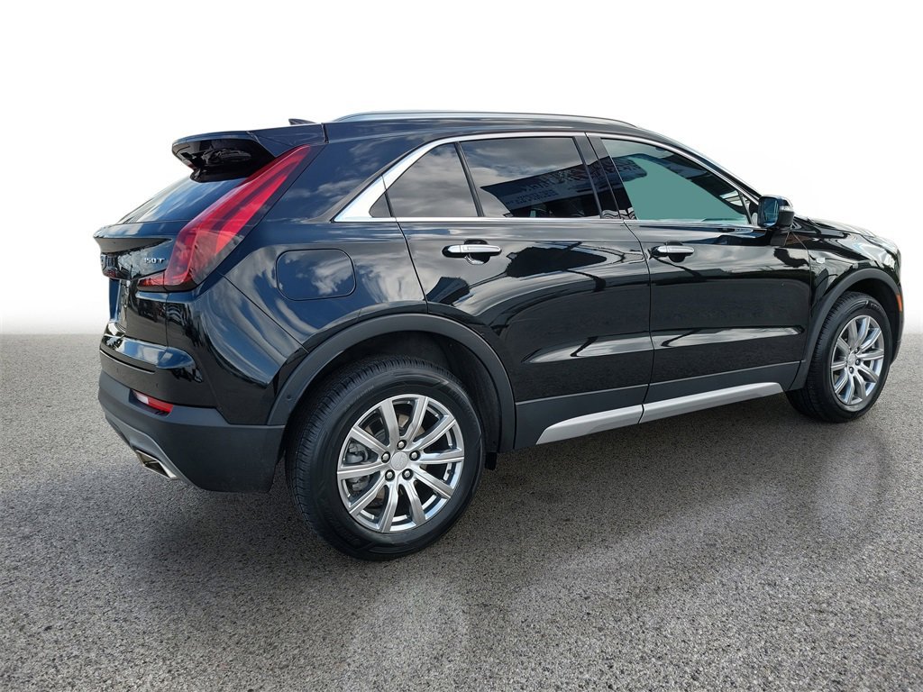 2023 Cadillac XT4 Premium Luxury photo 2