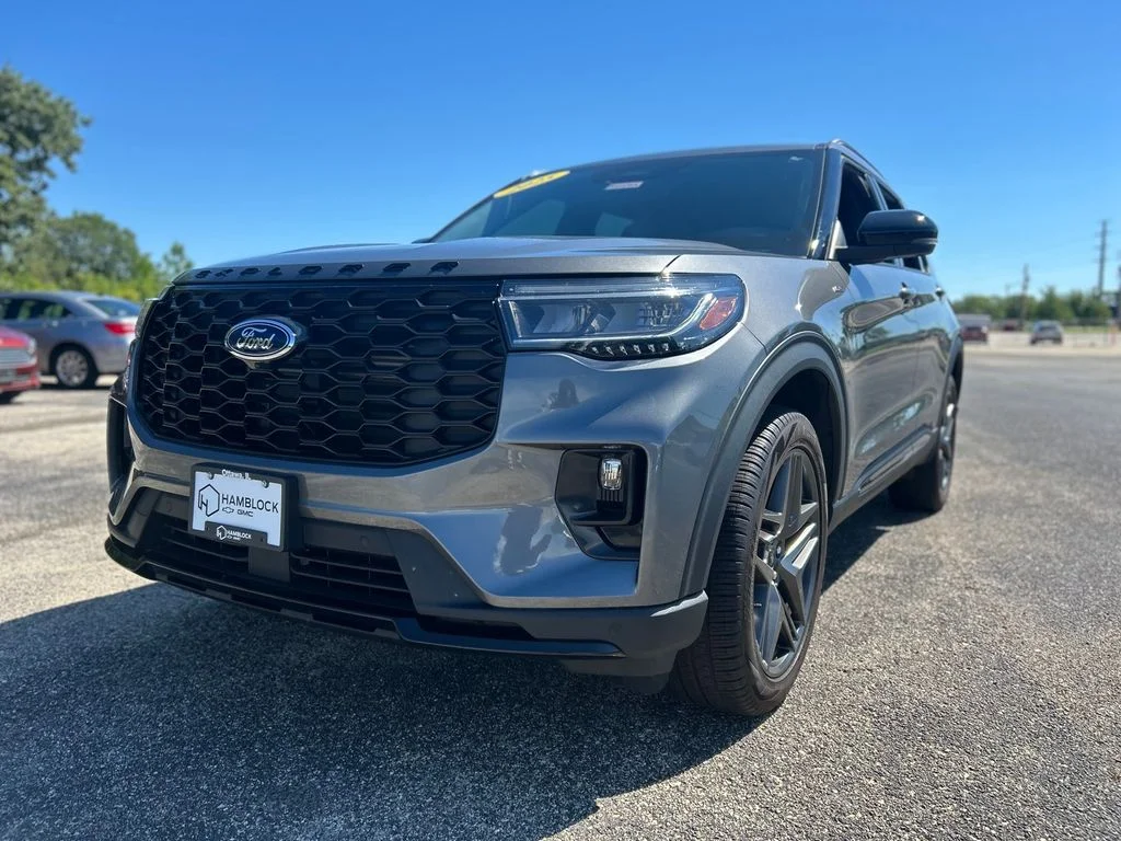 Used 2025 Gray Ford ST-Line image 3