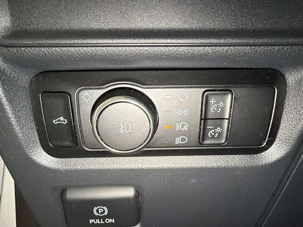 Used 2024 Oxford White Ford STX image 18