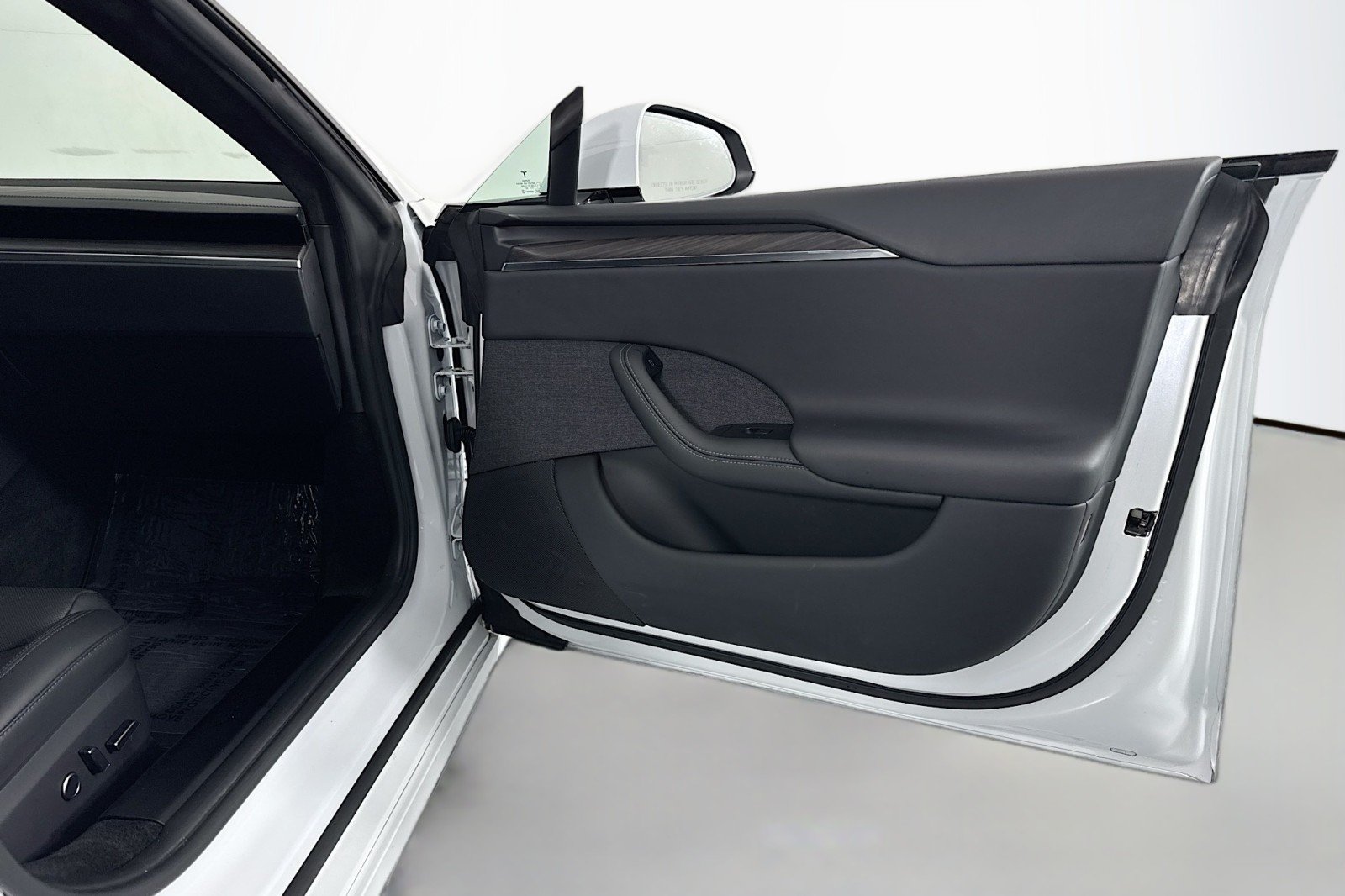 Used 2023 WHITE Tesla Standard Range image 22