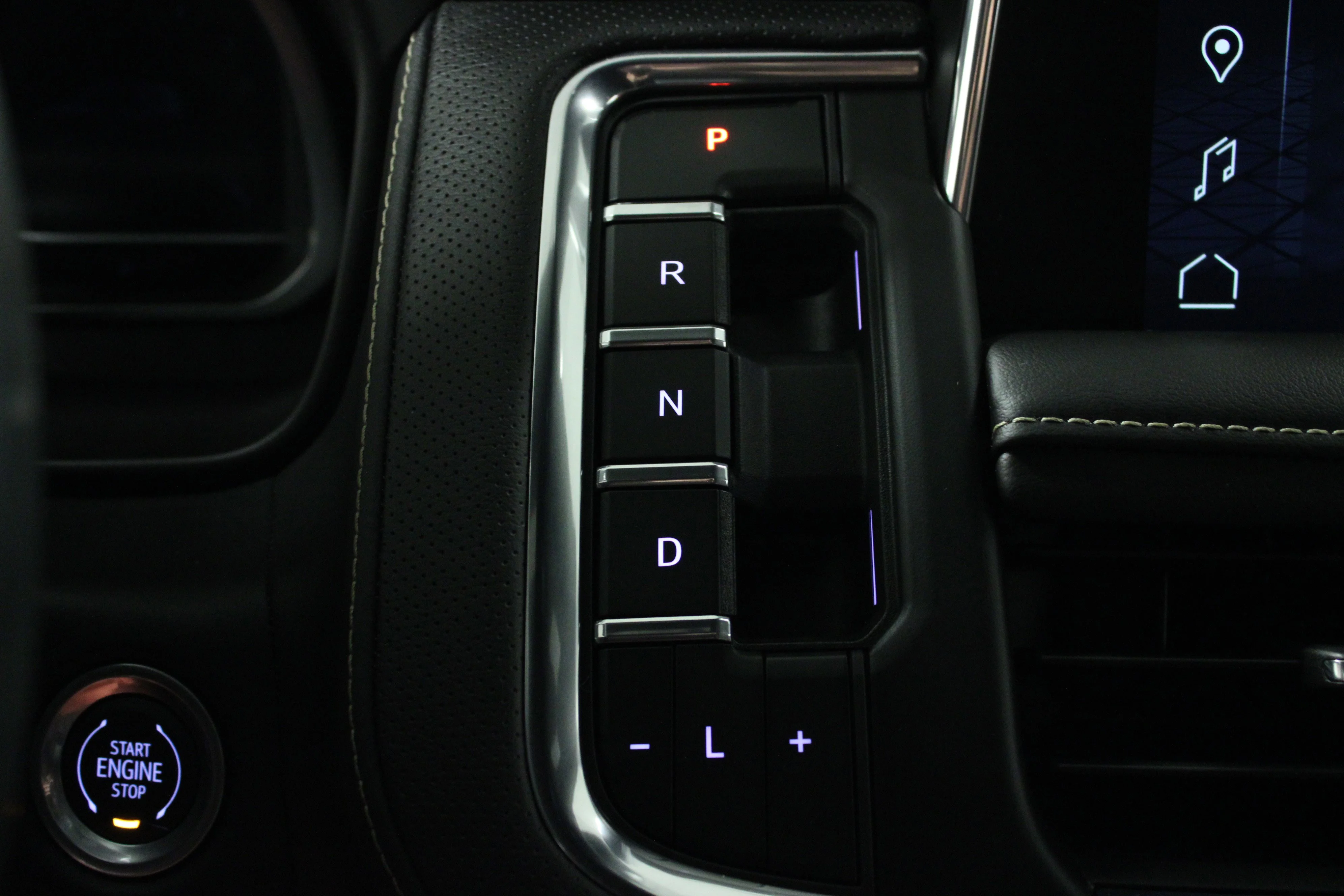 Used 2024 Onyx Black GMC SLT image 24