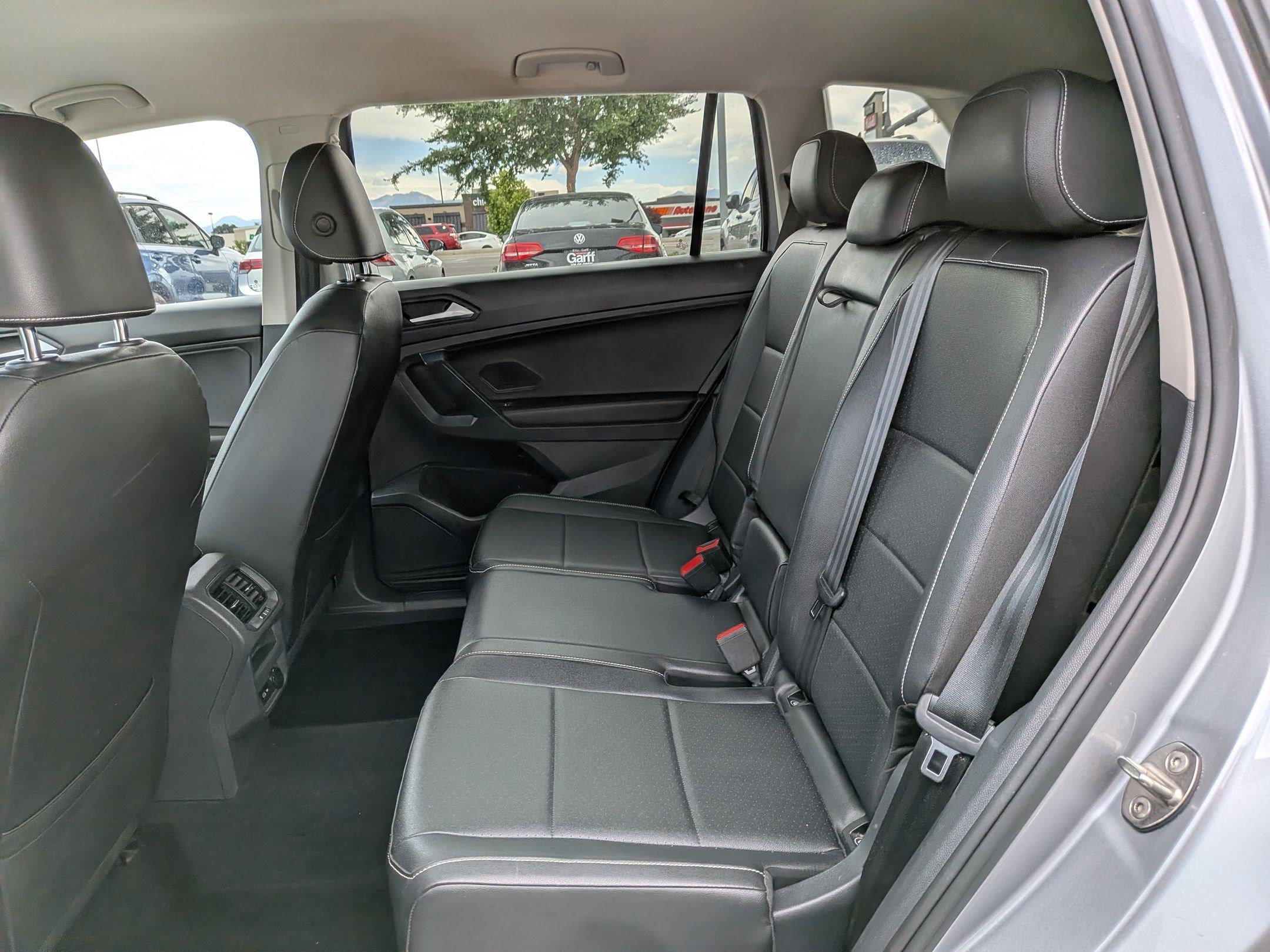 Used 2021 Pyrite Silver Metallic Volkswagen SE image 28