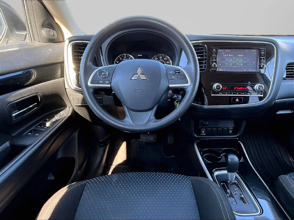 Used 2020 White Mitsubishi ES image 9