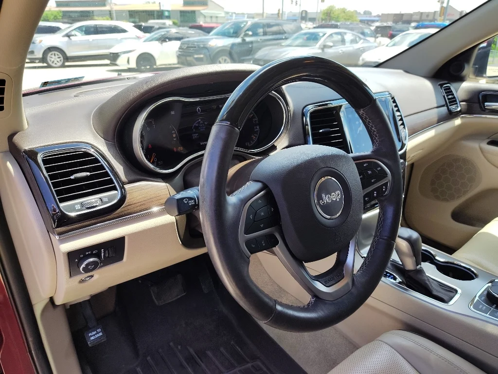 Used 2020 Velvet Red Pearlcoat Jeep Overland image 12