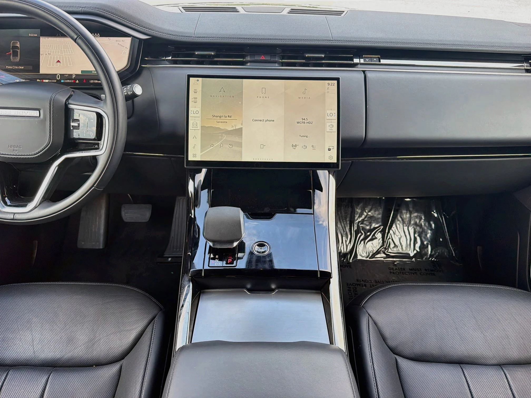 Used 2025 Santorini Black Metallic Land Rover SE image 20