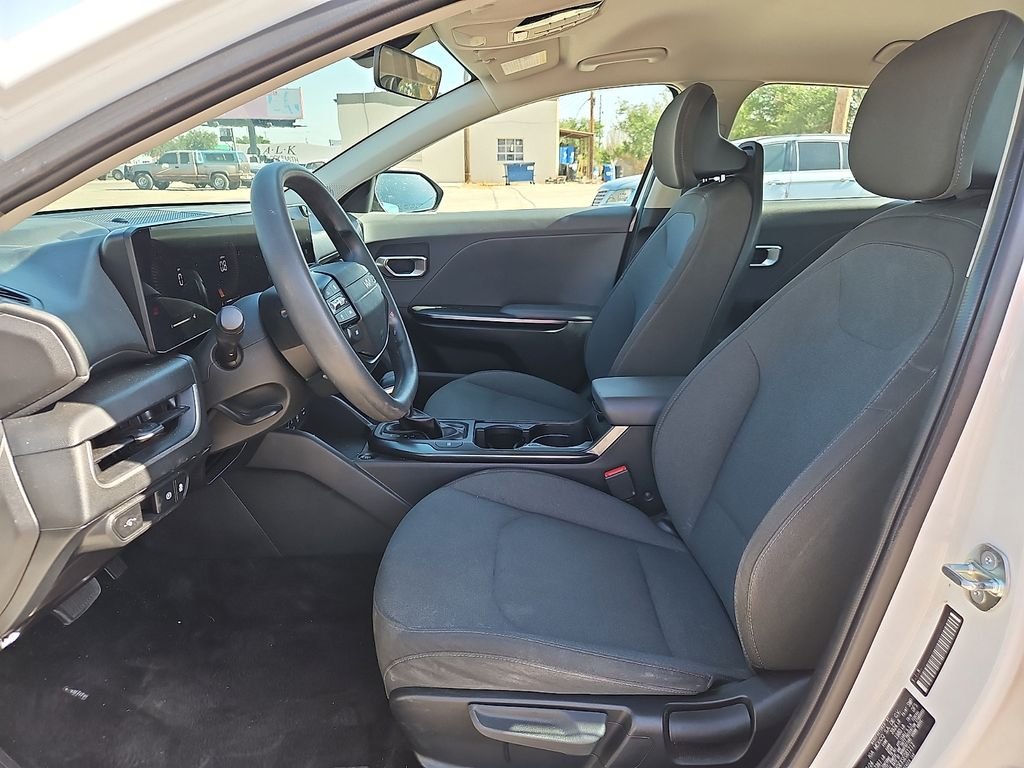 2025 Kia K4 LXS - Photo 15