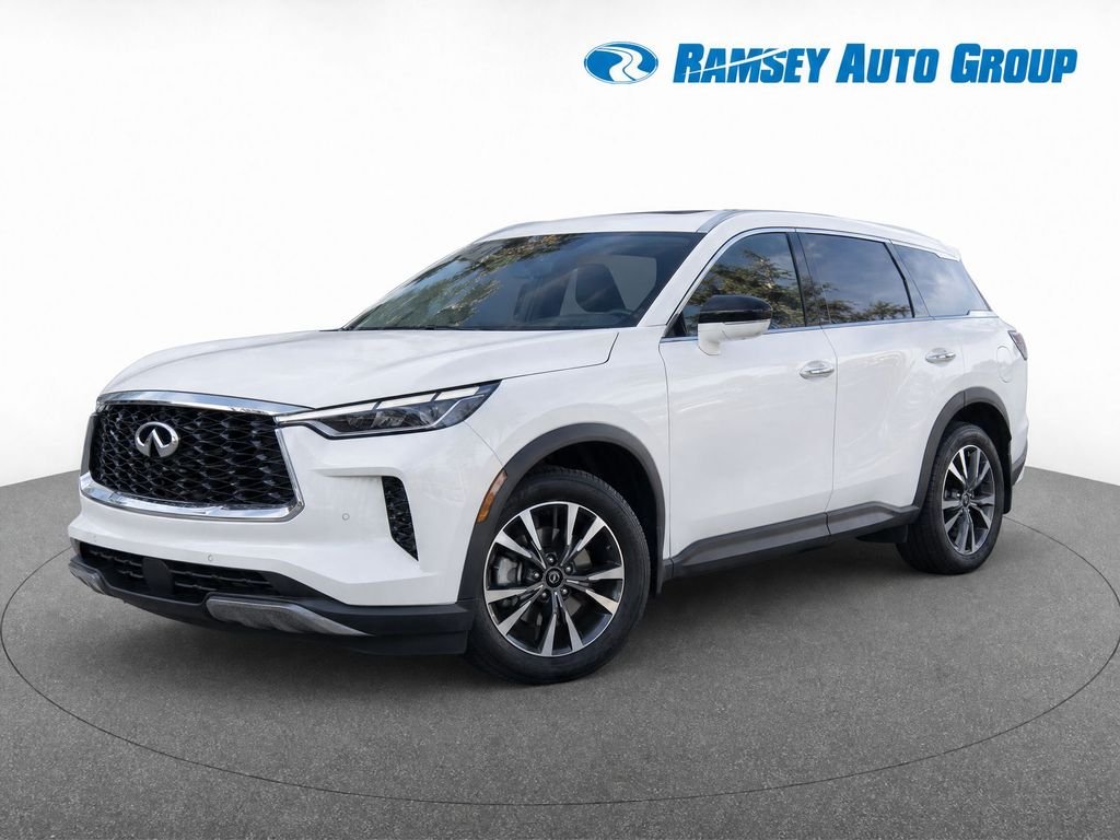 Certified Used 2023 White INFINITI LUXE image 1