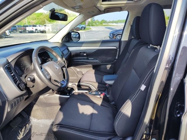 Used 2017 Black Mitsubishi SE image 11