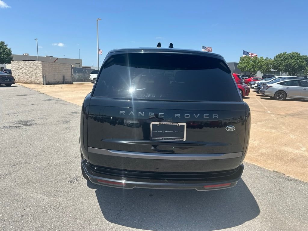 Used 2023 Santorini Black Metallic Land Rover SE image 4