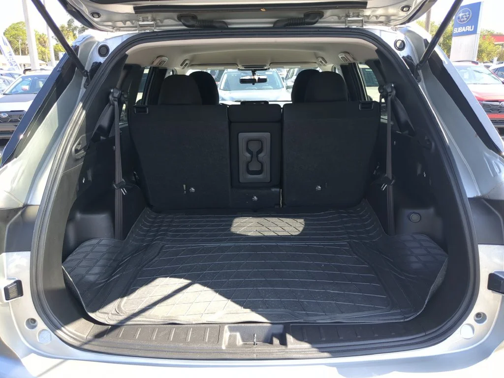 Used 2024 Silver Mitsubishi ES image 10